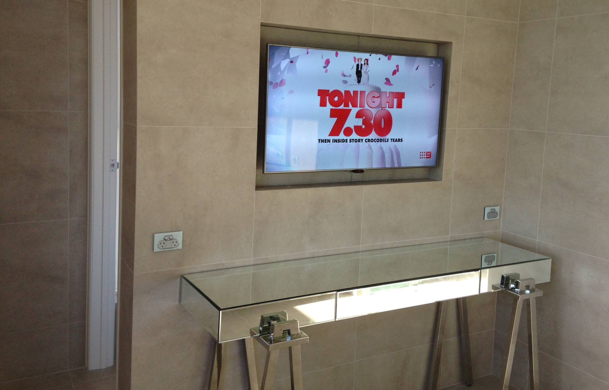 tv-wall-mount-articulated-2