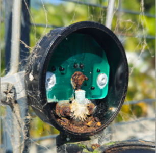 rusted antenna balun