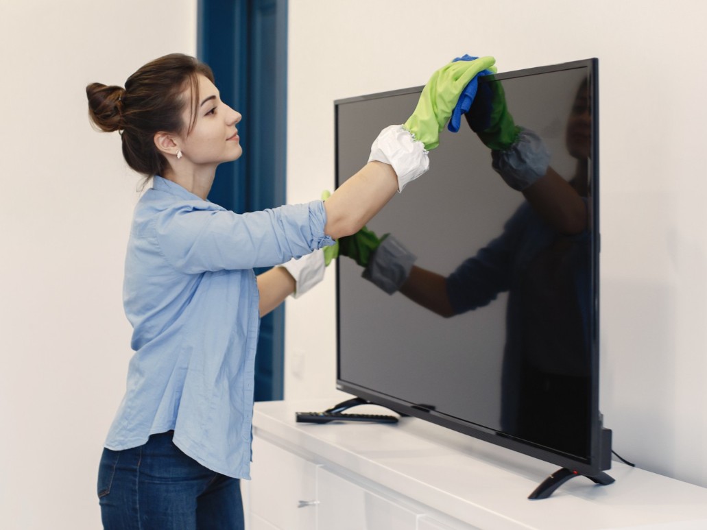 Smart TV set up Caloundra cleaning and setup