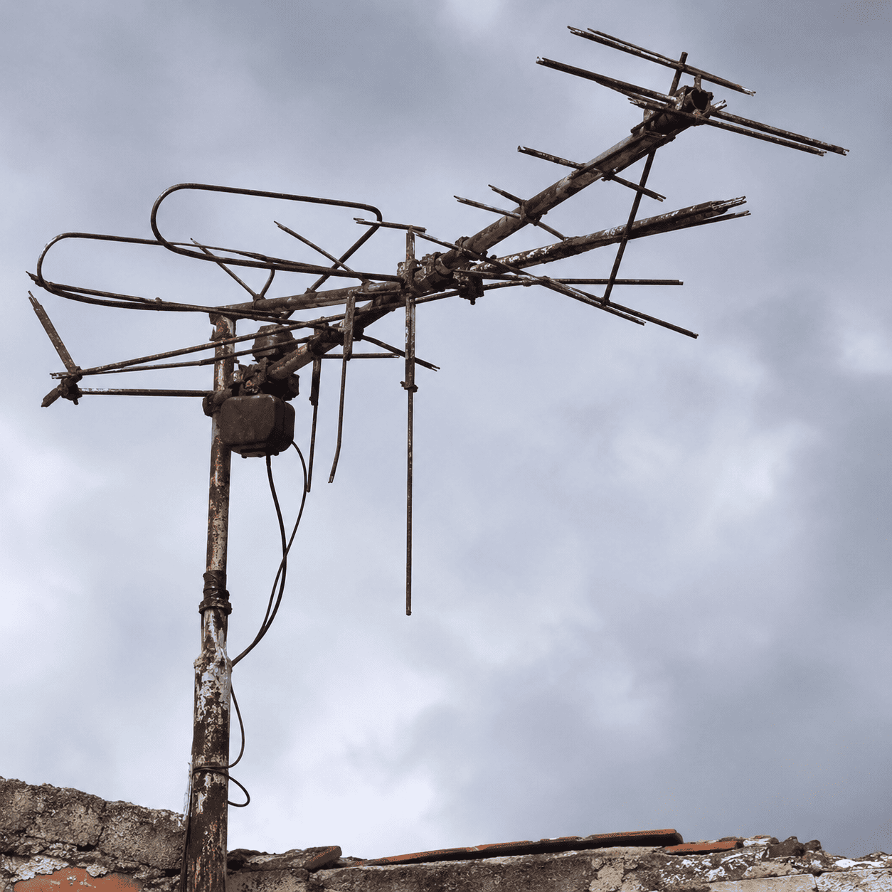 Old damaged TV antenna on rooftop needing replacement on Sunshine Coast